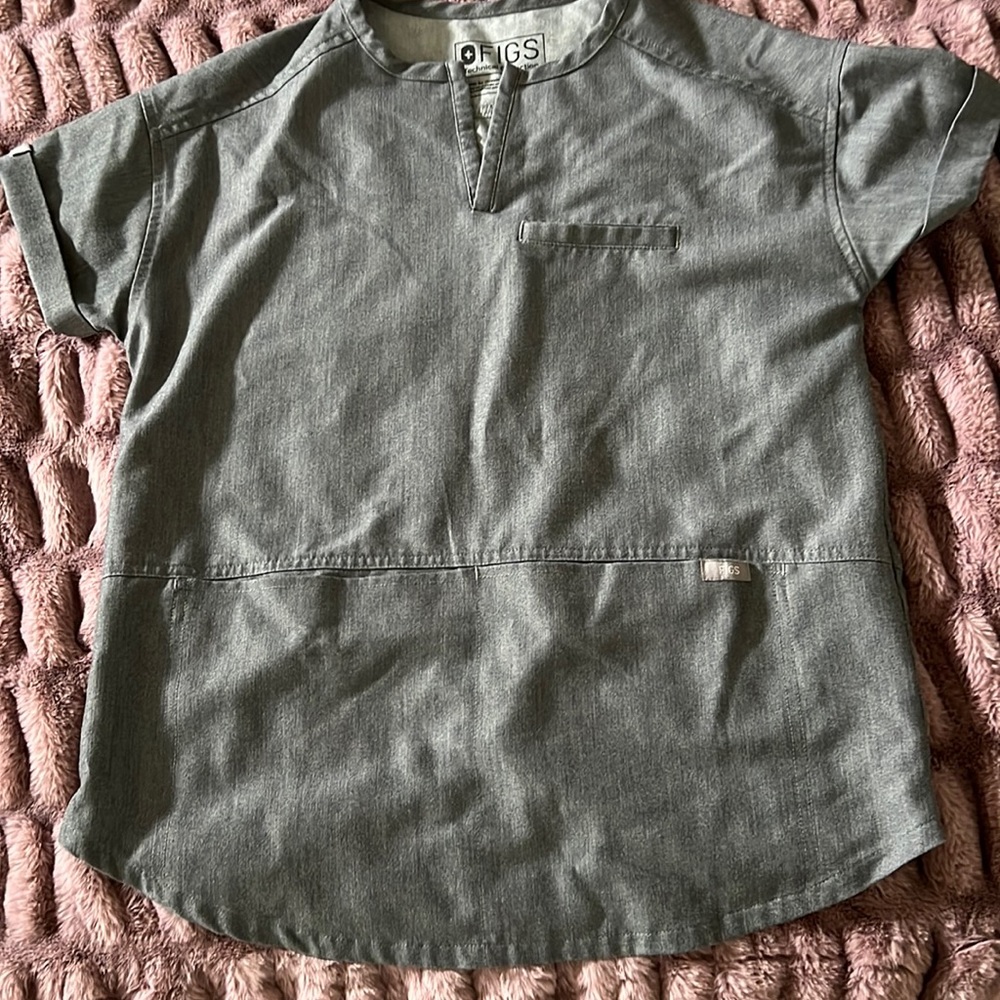 Figs scrub top